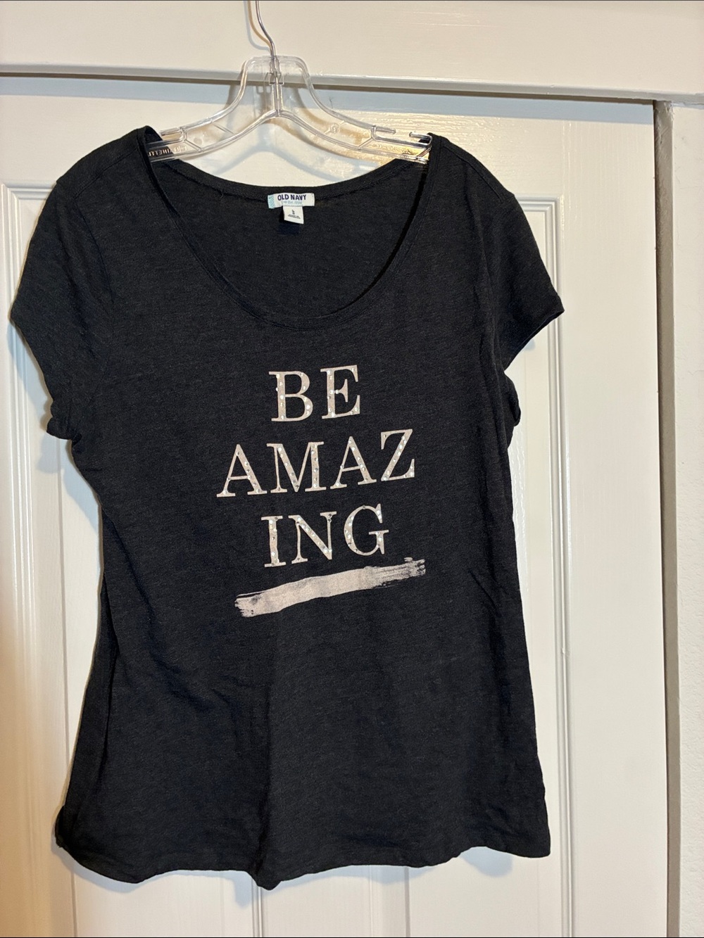 Old Navy Black Women's 'Be Amazing' Short Sleeve Graphic Tee